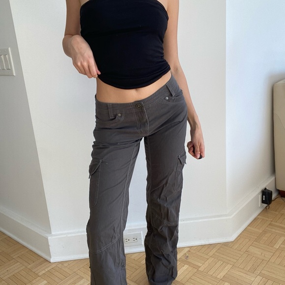 **SOLD DO NOT BUY **Cutest low rise Y2K cargo pants - Picture 5 of 15
